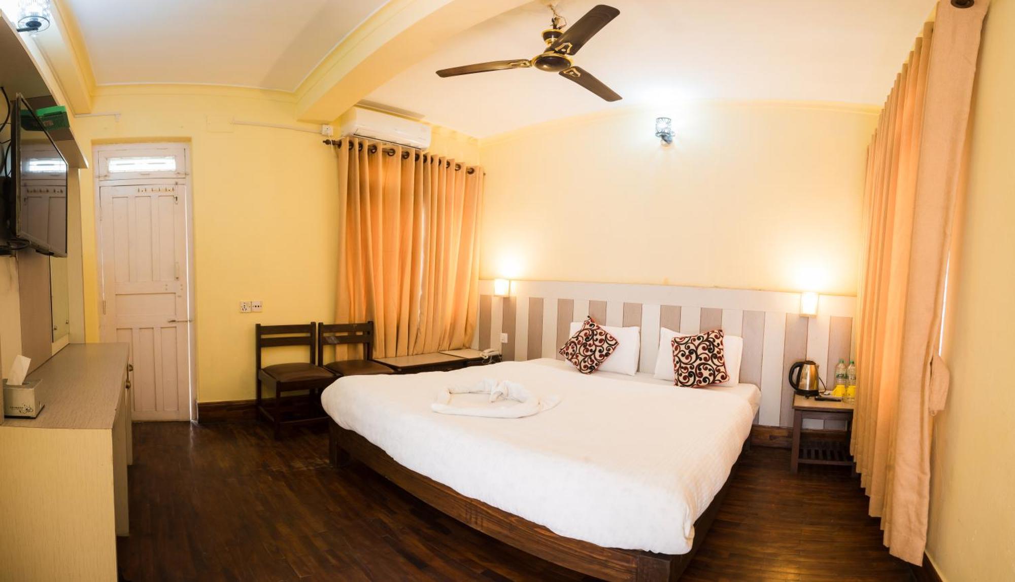 Hotel Angel Pokhara Kültér fotó